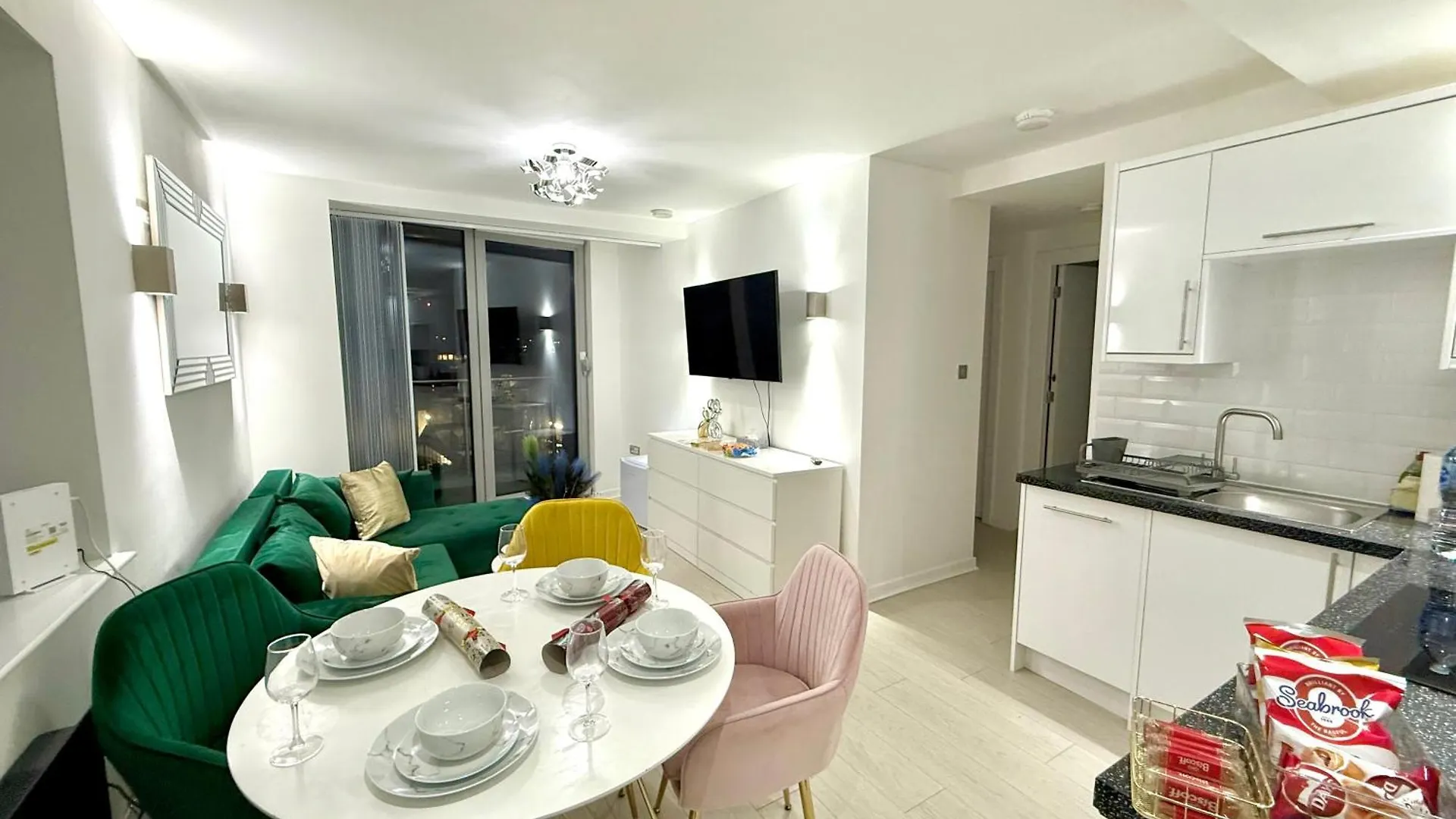 Winner Of 2025 Traveller Award - 2 Double Bed Room Suite In Heart Of Leeds City Centre With Netflix & Wifi 0*, Лидс
