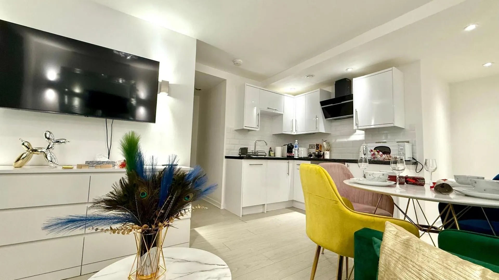 Winner Of 2025 Traveller Award - 2 Double Bed Room Suite In Heart Of Leeds City Centre With Netflix & Wifi Великобритания