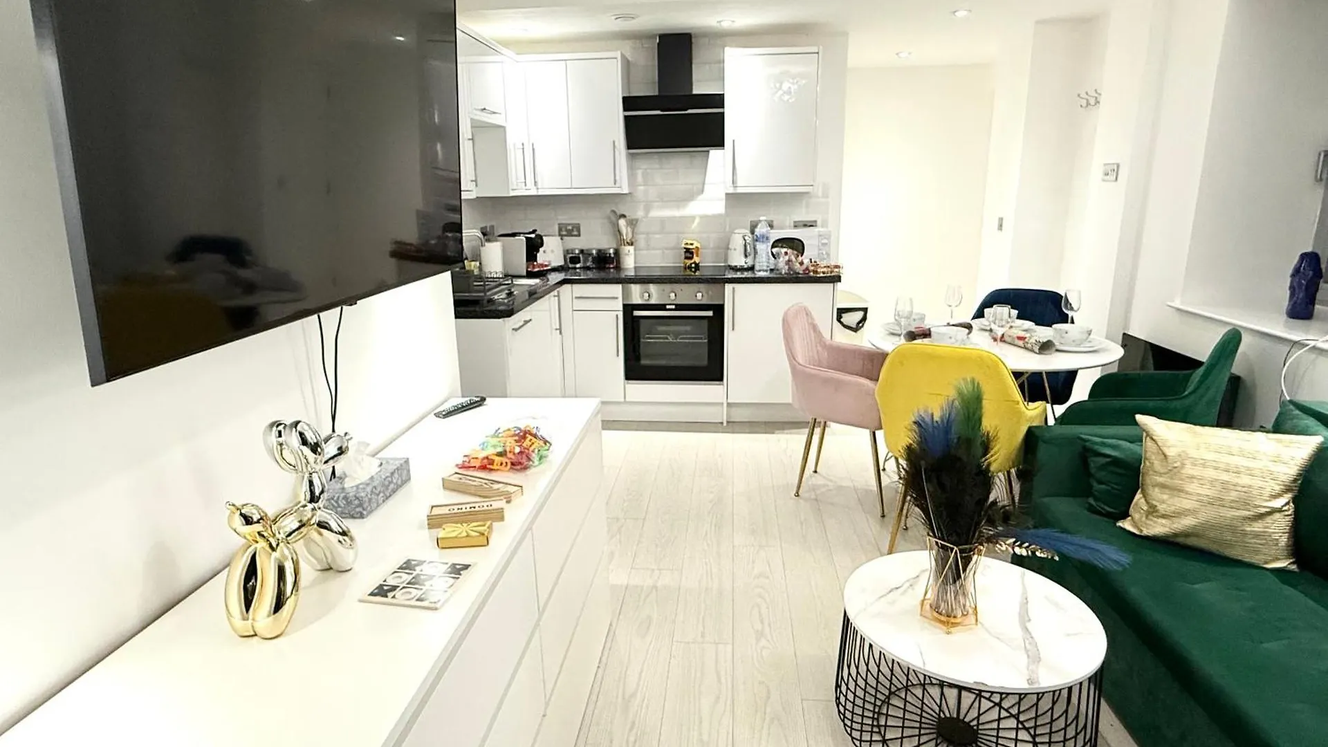 Winner Of 2025 Traveller Award - 2 Double Bed Room Suite In Heart Of Leeds City Centre With Netflix & Wifi