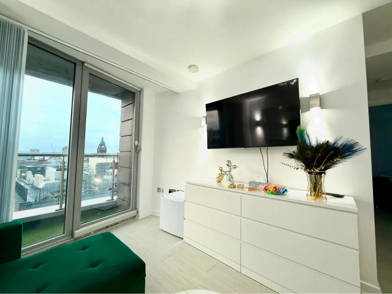 Апартаменты Winner Of 2025 Traveller Award - 2 Double Bed Room Suite In Heart Of Leeds City Centre With Netflix & Wifi