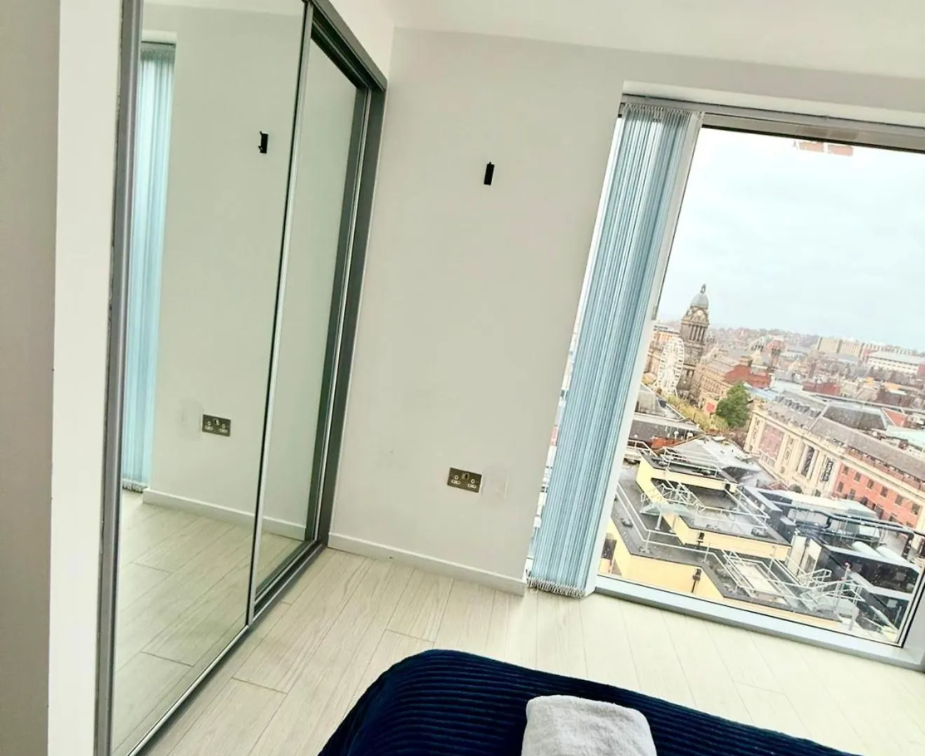 Апартаменты Winner Of 2025 Traveller Award - 2 Double Bed Room Suite In Heart Of Leeds City Centre With Netflix & Wifi